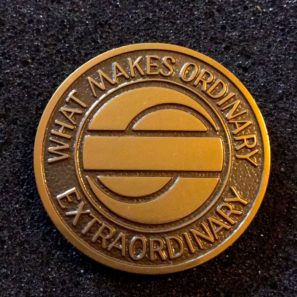 Coin medal - What makes ordinary extraordinary front excellence back